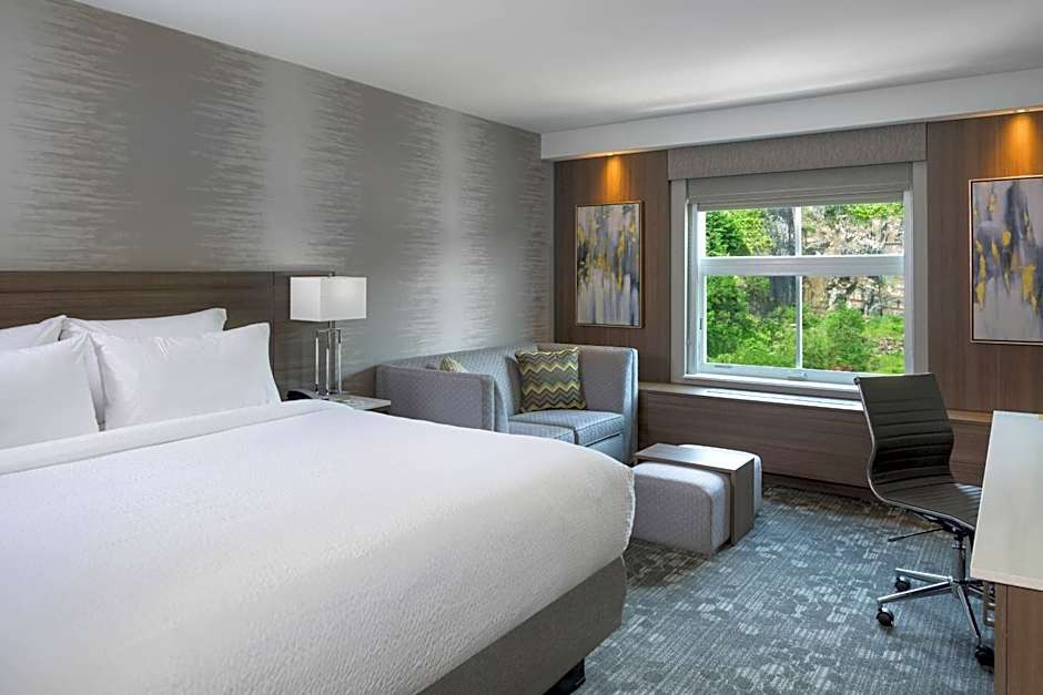 Courtyard by Marriott Edgewater NYC Area