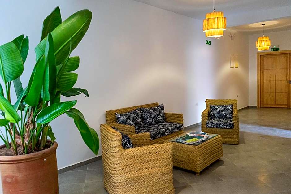 Dar Makai Surf Hotel