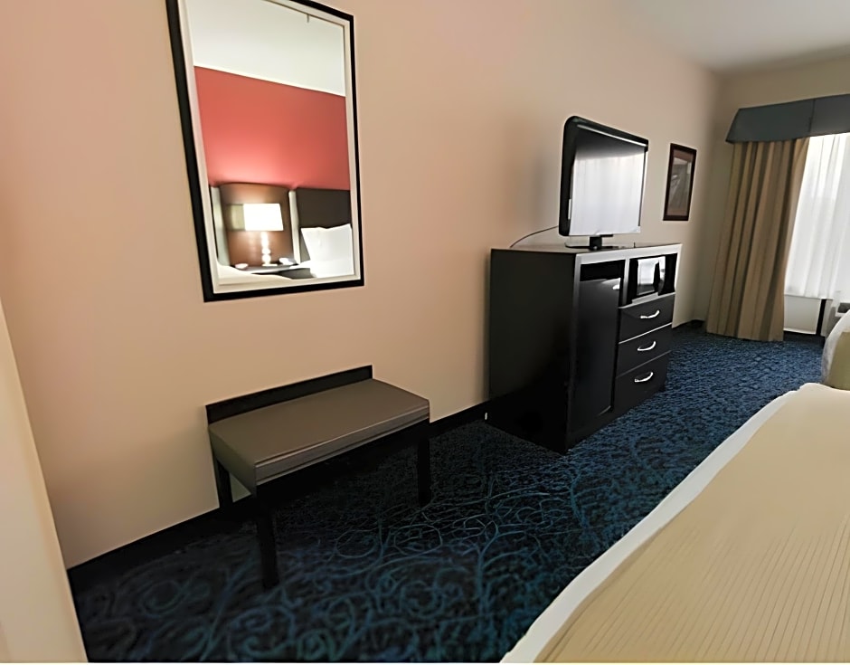 Holiday Inn Express & Suites - New Philadelphia Southwest By IHG