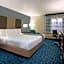 La Quinta Inn & Suites by Wyndham Peru Starved Rock St Park 