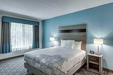 Days Inn & Suites by Wyndham Spokane