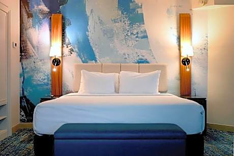Riverfront Deluxe King Room - Non-Smoking