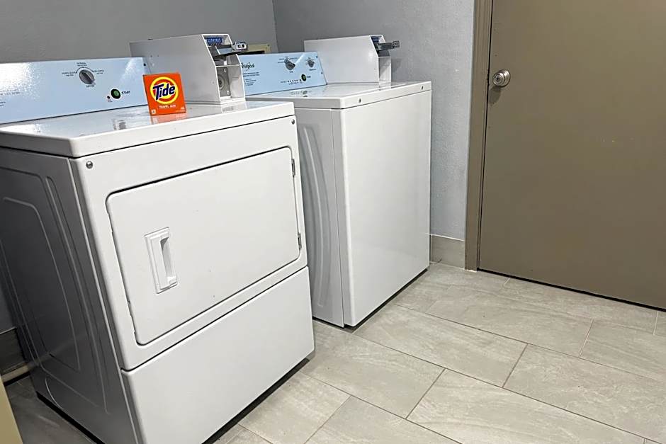 Baymont by Wyndham Ardmore I-35