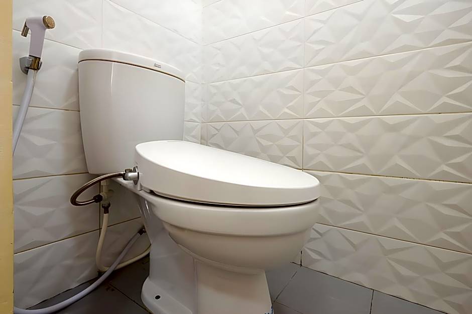 RedDoorz Plus near Paragon Mall Semarang