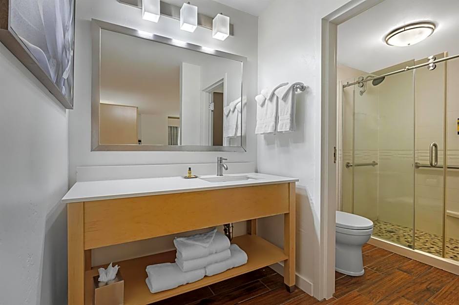 Best Western Plus South Coast Inn