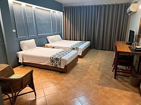 Deluxe Triple With Balcony