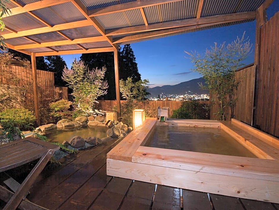 Yufuin Sanso Waremokou Hotel