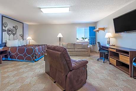 1 King Bed, Suite, Non-Smoking