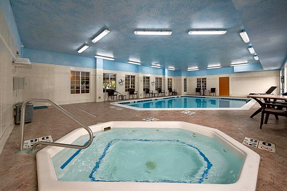 Comfort Inn & Suites In Fenton
