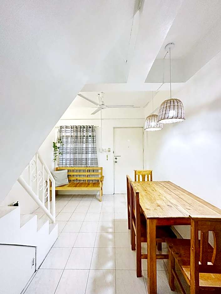 Nomads MNL Backpackers Homestay - near Airport