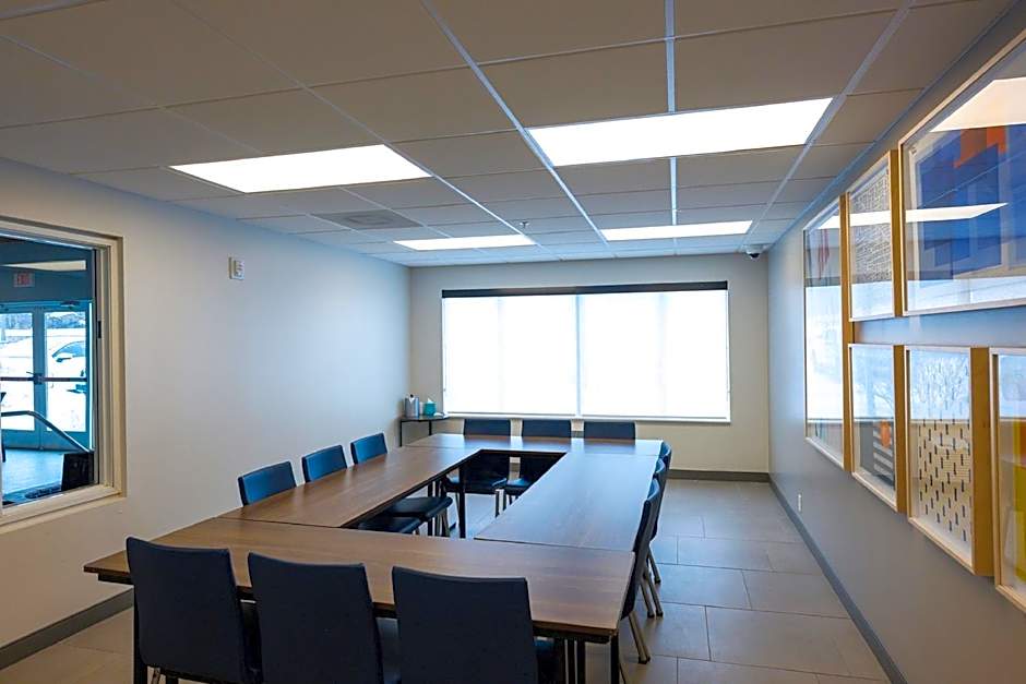 Holiday Inn Express & Suites Marquette By IHG
