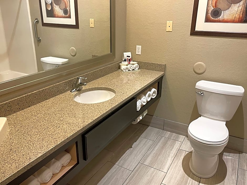 Days Inn & Suites by Wyndham La Crosse-Onalaska