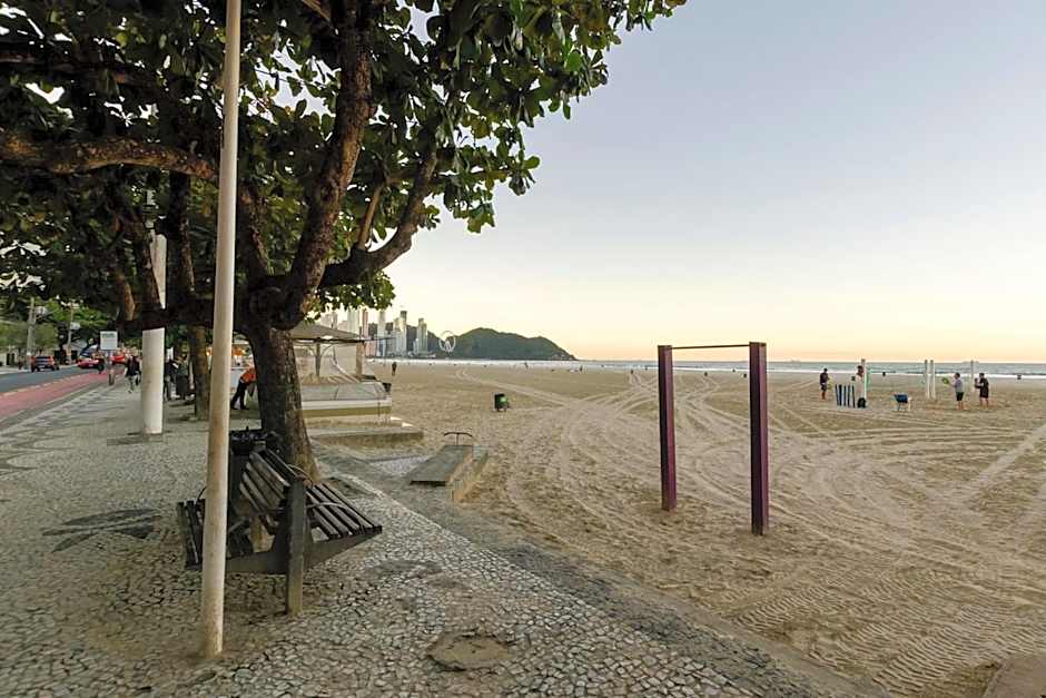 Apartamento pé na areia – 1 min da Praia Central