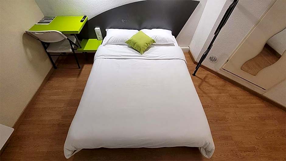 Good Night Hotel