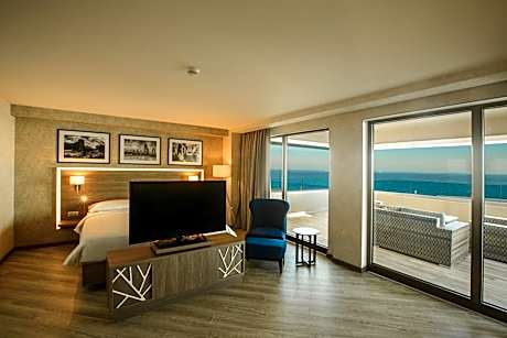 One-Bedroom Apartment with Terrace and Sea View