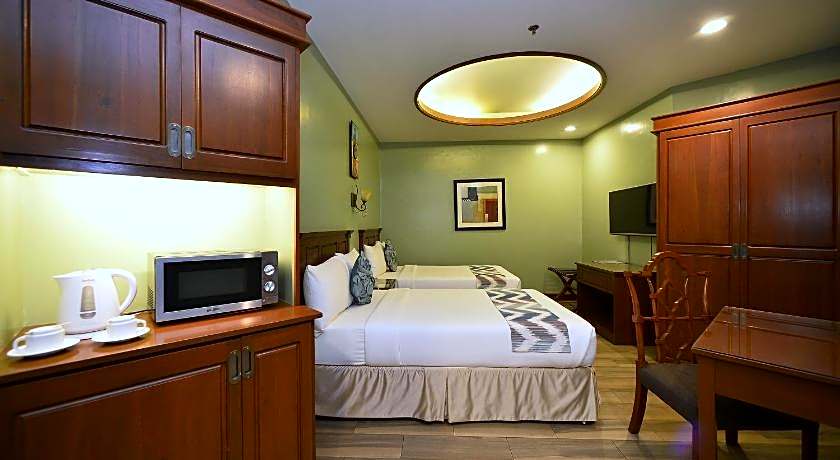 Paragon Hotel And Suites