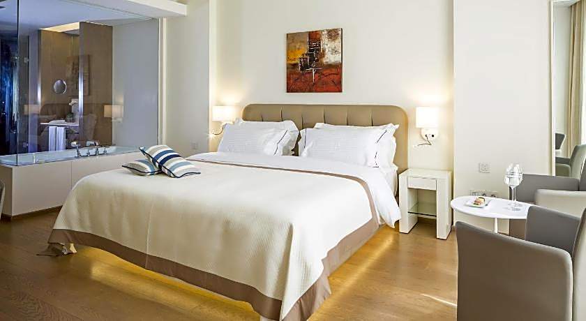O Monot Luxury Boutique Hotel