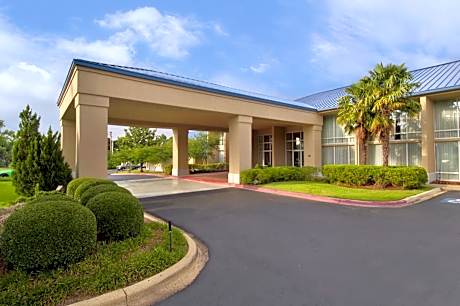 Economy Inn & Suites