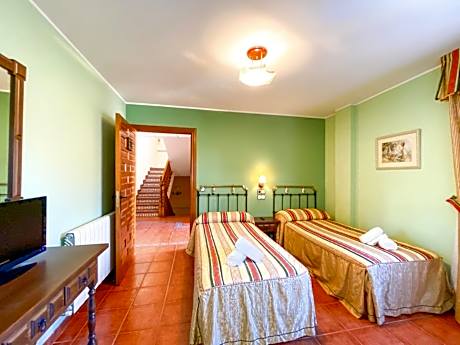 Twin Room with Bathroom