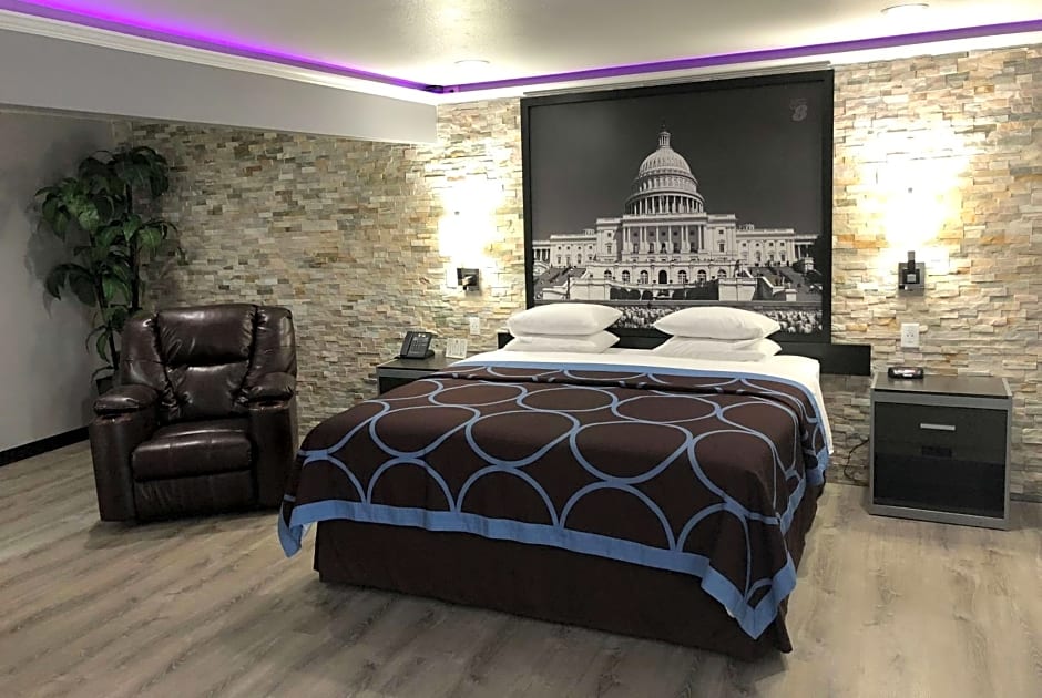 Super 8 by Wyndham Moberly MO