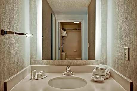 Studio, Multiple Beds (Mobility/Hearing Accessible, Tub) (2 Queen Beds and 1 Double Sofa Bed)