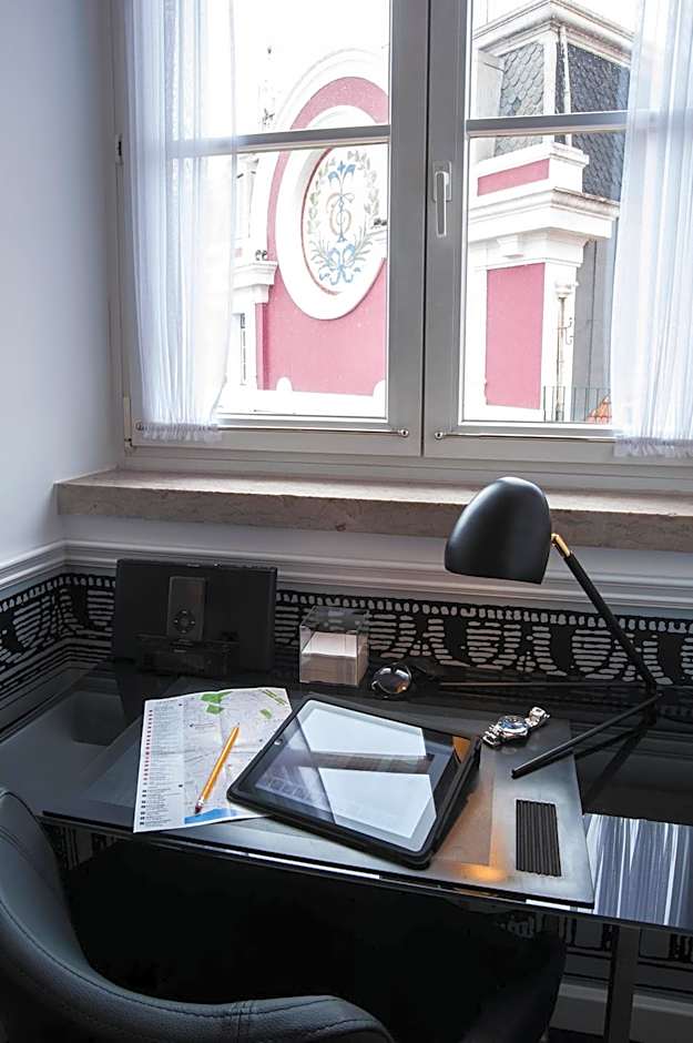 Teatro Boutique Rooms & Suites