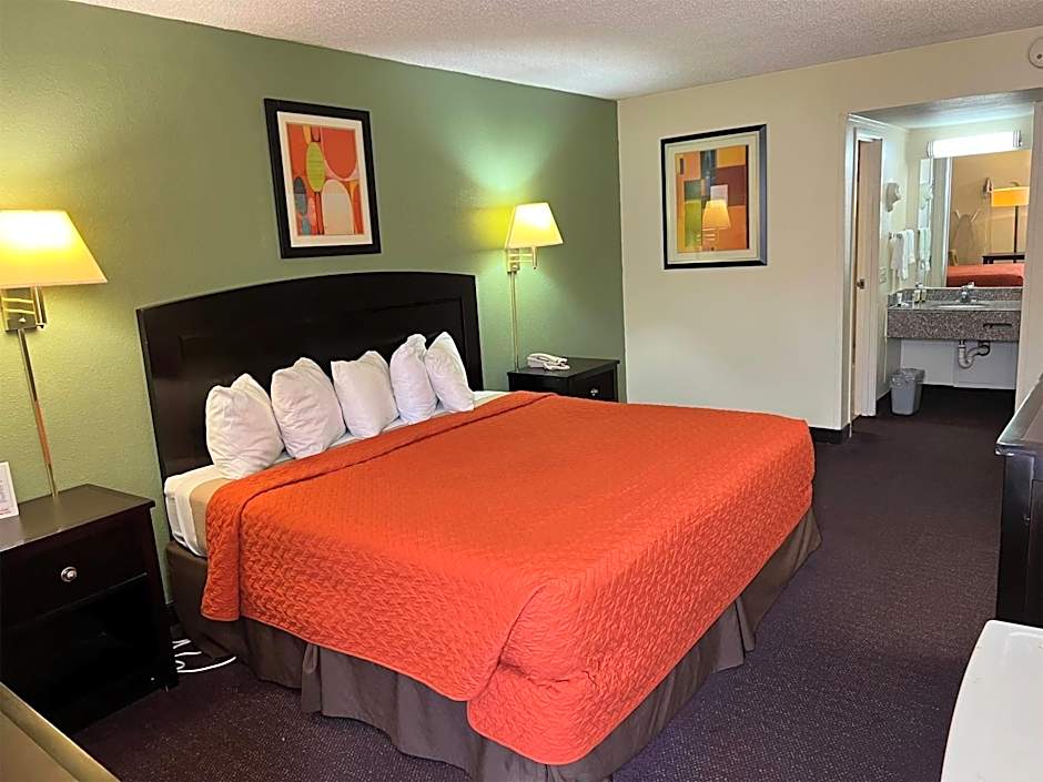 Days Inn by Wyndham Southern Hills/ORU