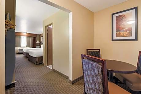 Queen Suite with Two Queen Beds - Non-Smoking