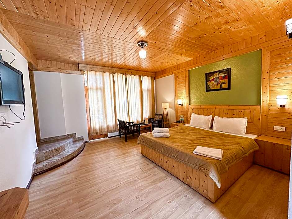 The Grand Welcome – Manali, PA