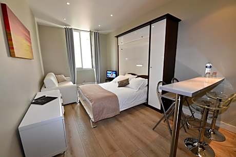 Studio Raphael - 328 ft from the hotel