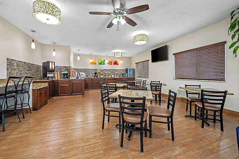 Quality Inn Dubuque on Hwy 20