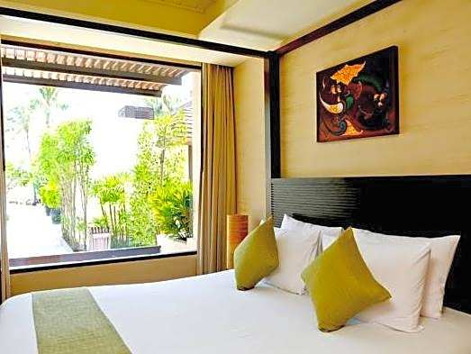 Iyara Beach Hotel and Plaza