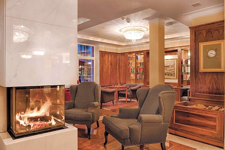 Hotel Norica - Thermenhotels Gastein mit dem Bademantel direkt in die Therme