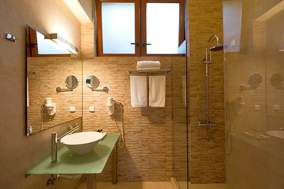 Thalatta Seaside Hotel