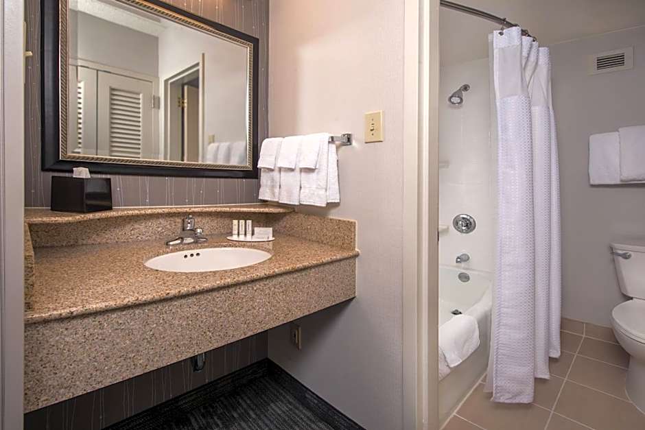 Courtyard by Marriott Fairfax Fair Oaks