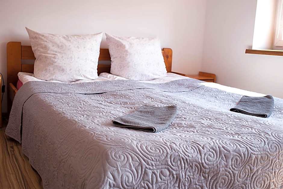 Hotelik Okęcie 39 - Nocleg i Parking Blisko Lotnisko Okęcie
