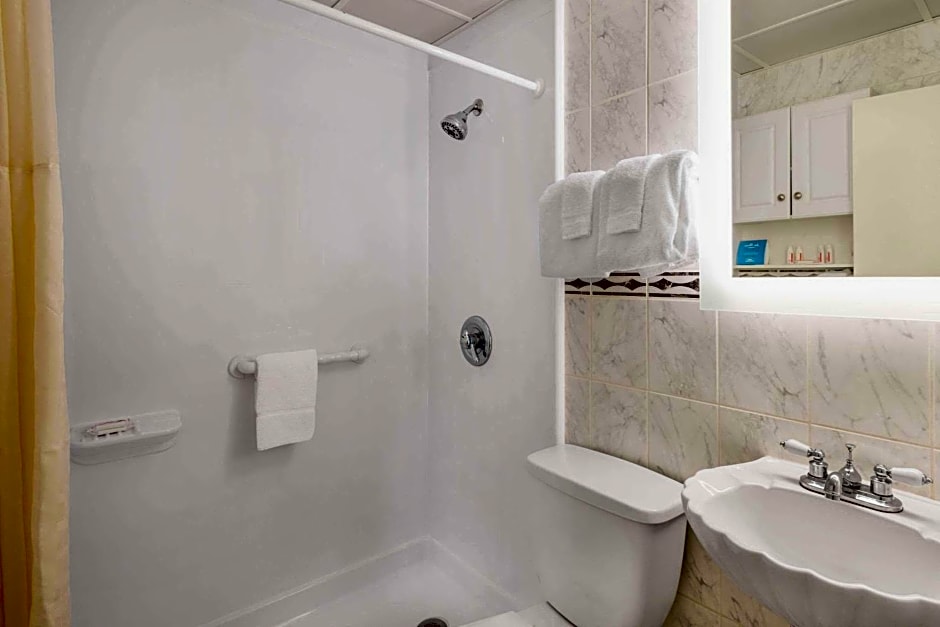 Howard Johnson by Wyndham Ocean City Oceanfront