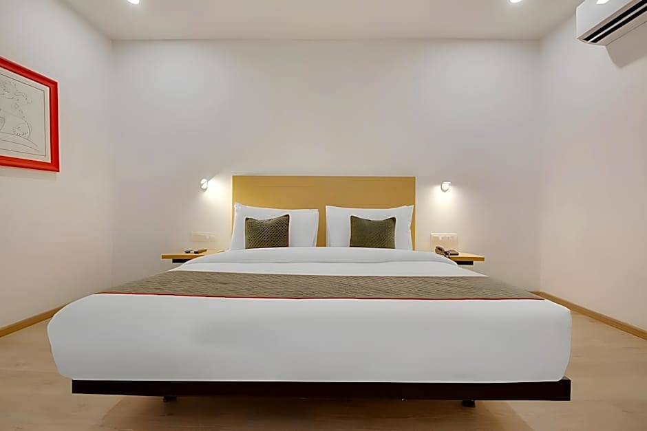 Townhouse Sector 49 Near Logix city centre