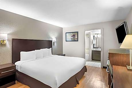 1 King Bed Nonsmoking Accessible
