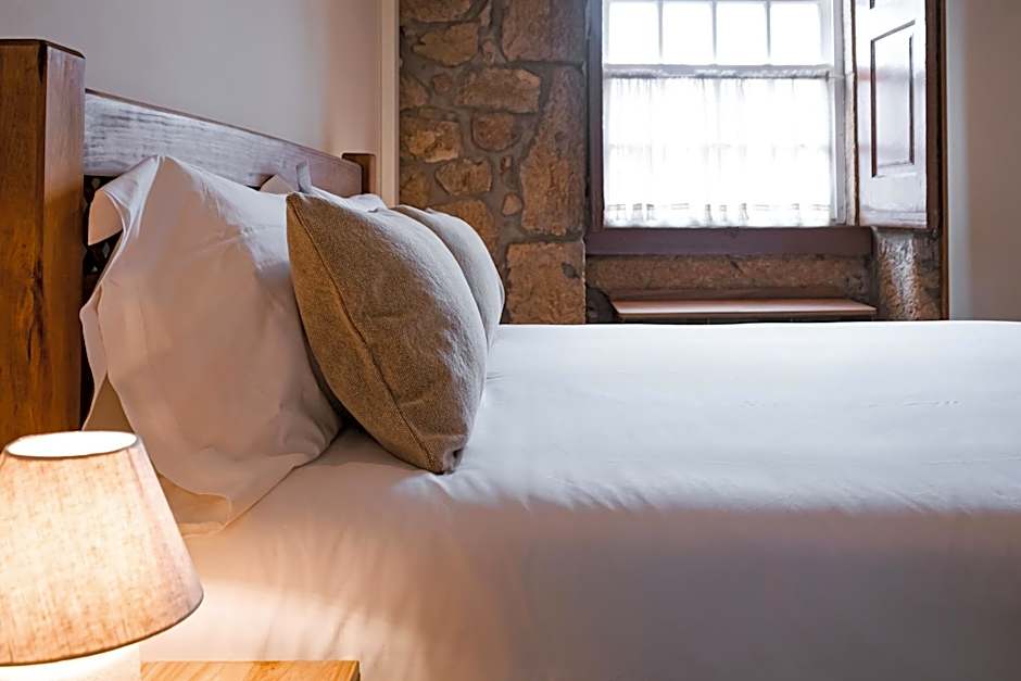 Quinta da Portela - Casa Visconde Arneiros - by RowdHouses