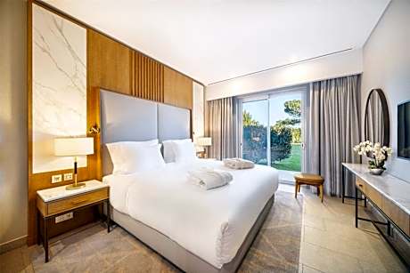 One Bedroom Sunrise Suite