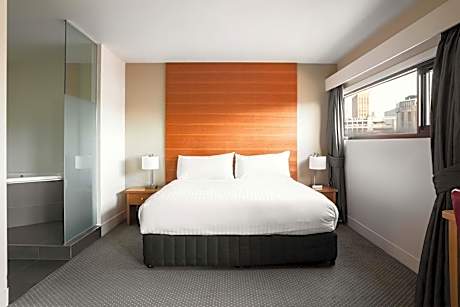 Executive Spa Apartment with Free High Speed WiFi