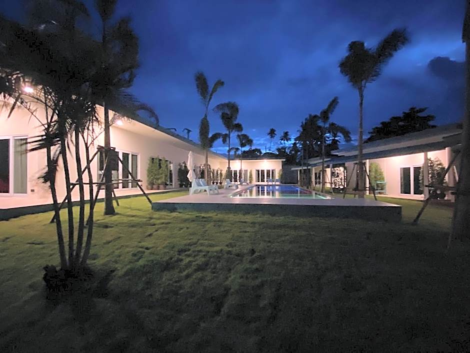 Le Petit Saint Tropez