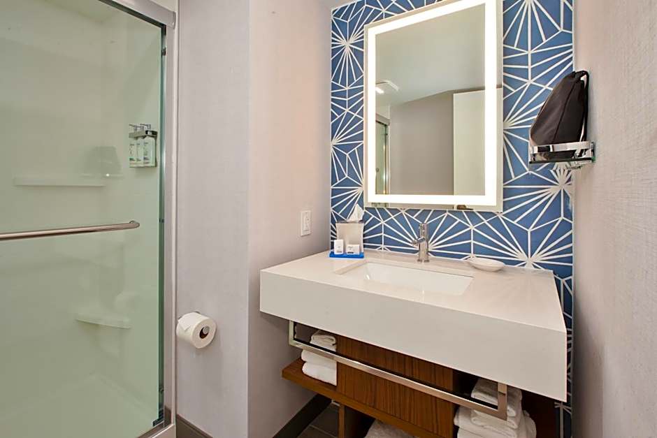 Holiday Inn Express & Suites VA Beach Oceanfront, an IHG Hotel