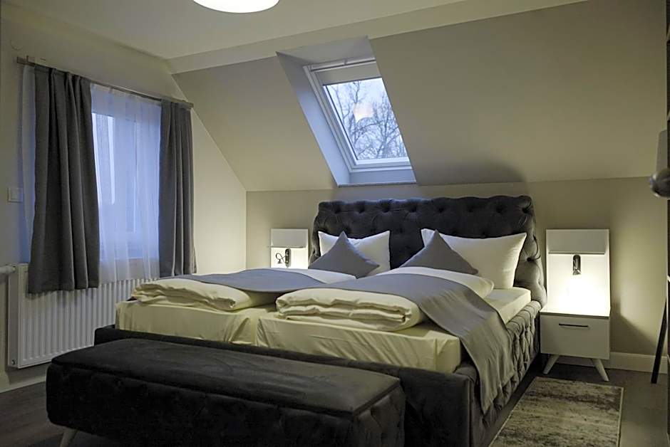 Photo 1 of 13 of Quadruple Room with Bathroom