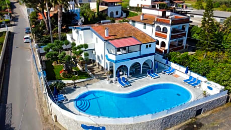 VILLA LUDO a ZAMBRONE TROPEA