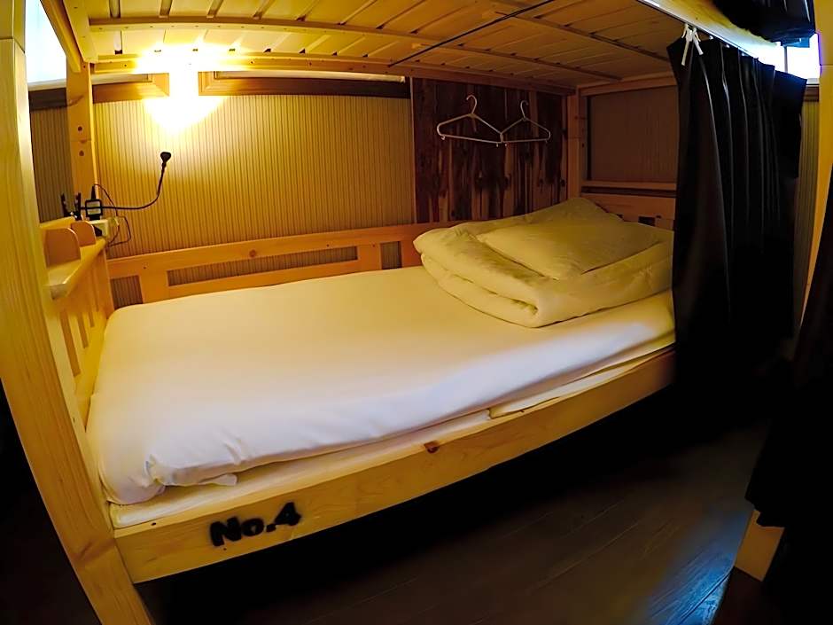 Iza Kamakura Guest House And Bar