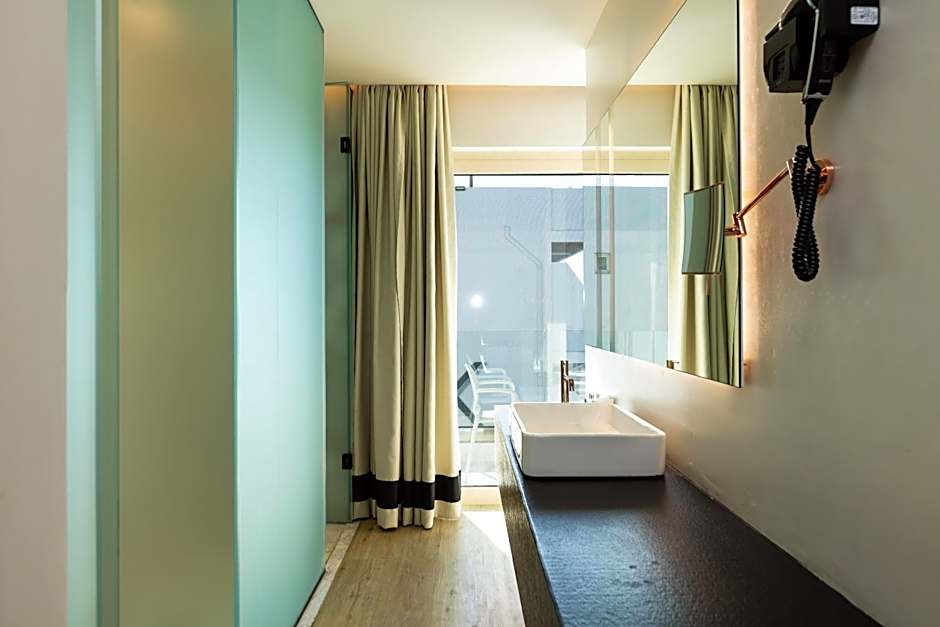 Kahlua Hotel & Suites