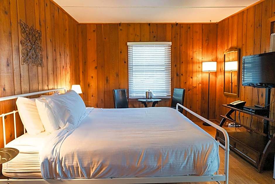 Whispering Winds Motel