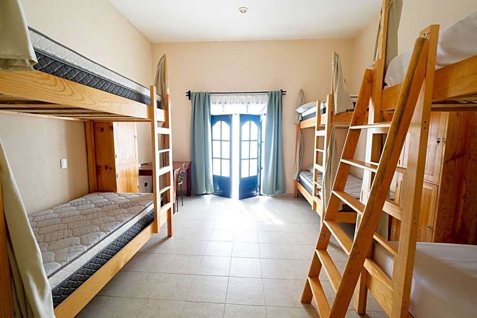 Nido Colibrí - Private Rooms and hostel Dorms in Remate de Paseo Montejo